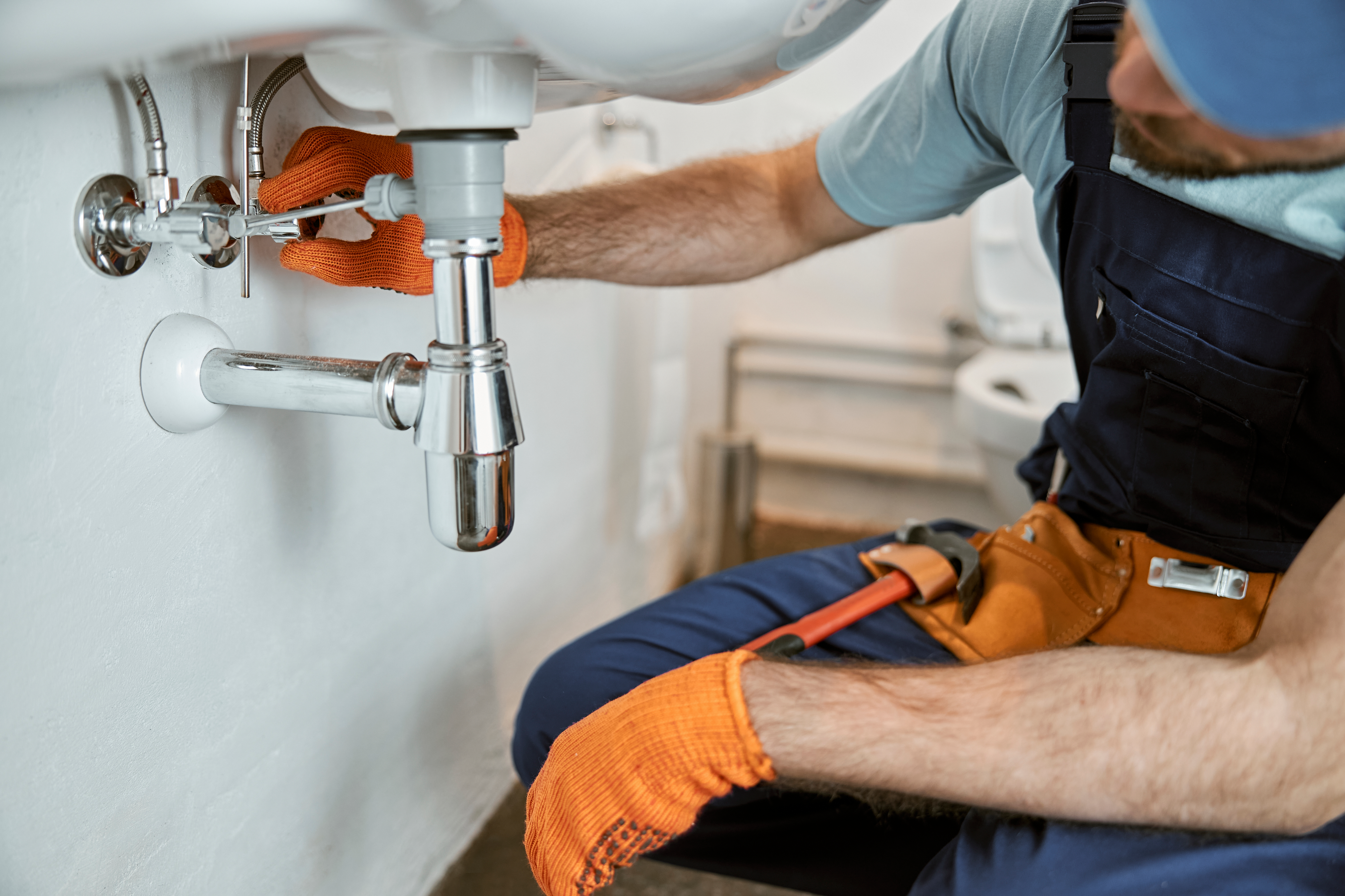 Fixing a leaking or broken pipe